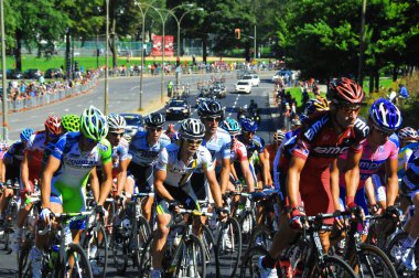 MONTREAL, CANADA - 11 Eylül 2011 'de Montreal' de Montreal Dağı 'nda, UCI bisiklet takviminde tanımlanamayan bir grup bisikletçi faaliyette.