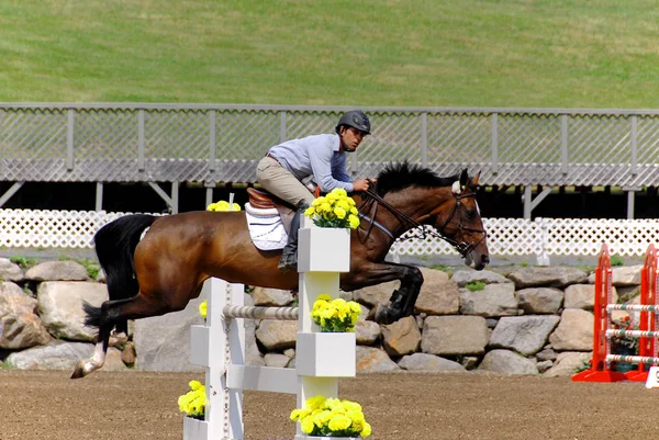 Bromont Canada Luglio Cavaliere Sconosciuto Cavallo Durante 2012 Bromont Internazionale — Foto Stock