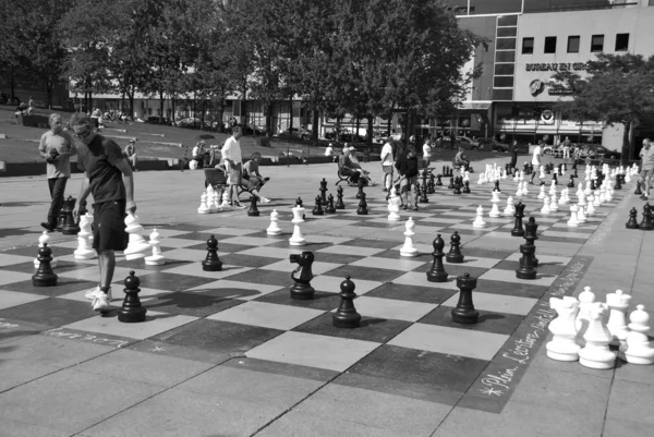 Montreal Canada August Niet Geïdentificeerde Deelnemers Spelen Gigantisch Schaakspel Emilie — Stockfoto