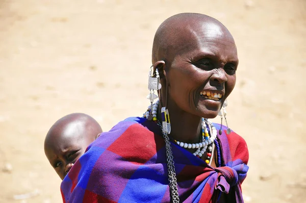 Tansanien November Massai Frauen Mit Ihren Ornamenten Frauen Rasieren Sich — Stockfoto