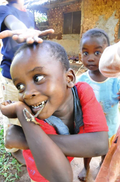 Stone Town Zanzibar Tanzania Noviembre Jóvenes Niños Masái Identificados Juegan — Foto de Stock