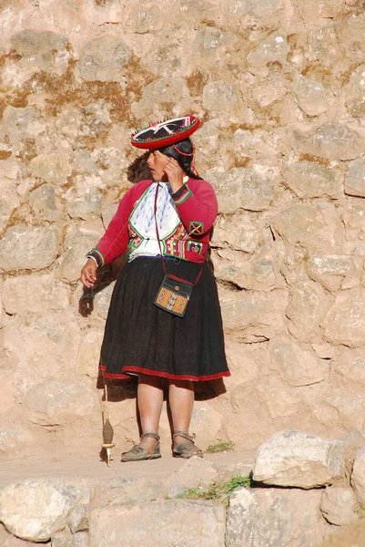 Cusco Peru Kasım 2010 Cusco Peru Quechua Gibi Giyinmiş Kadın — Stok fotoğraf
