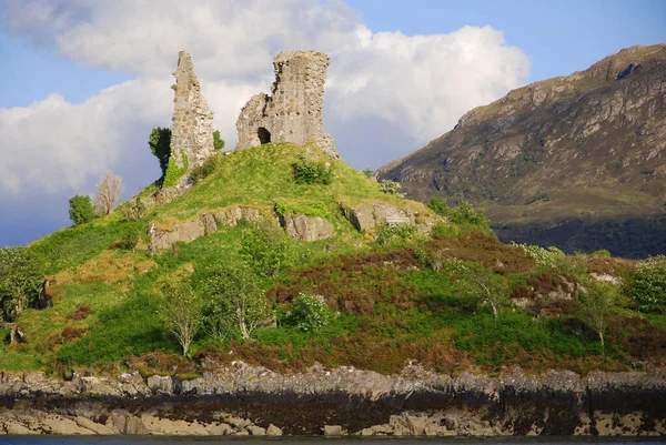 苏格兰斯凯岛 基列金 Moil城堡 在15世纪后期 麦金农从他们早先在Elgol附近Dun Ringill的基地搬到了Kyleakin的城堡 — 图库照片