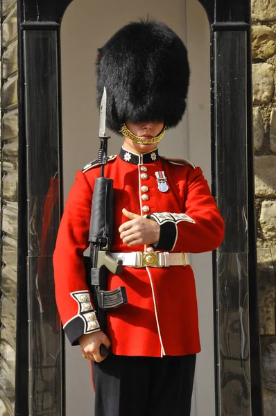 Londra Ngiltere Haziran 2012 Queen Guard Londra Kulesi Kraliçe Muhafızları — Stok fotoğraf