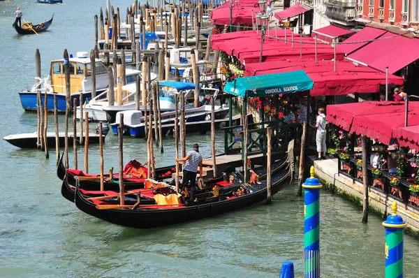 Venice Italy June Tansportation Food Boat Grand Canal June 2011 — Stock Photo, Image