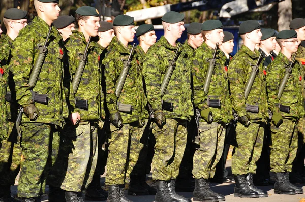 Montreal Canada Novembro Soldados Canadenses Fardados Para Dia Memória Novembro — Fotografia de Stock