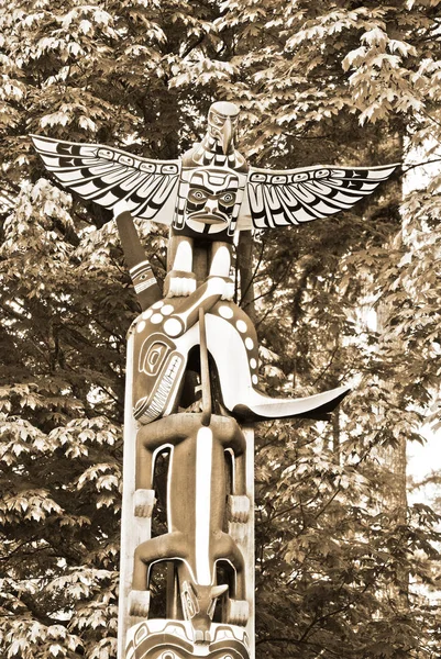 Totempfähle Sind Monumentale Skulpturen Die Von Kulturen Der Indigenen Völker — Stockfoto