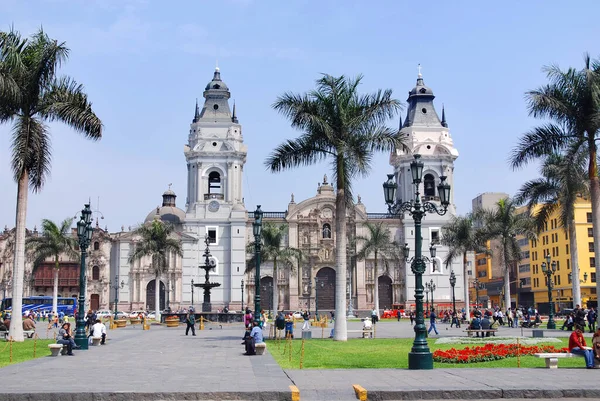 2009年11月24日 秘鲁利马阿尔马斯广场 Plaza Armas 的政府宫 利马是利马的诞生地 也是该市的核心 位于利马历史中心 — 图库照片