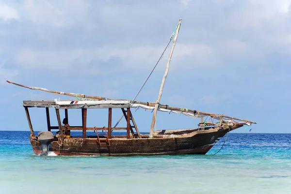 Zanzibar Tanzania Οκτωβριου Fisherman Boat Στο Χωριό Nungwi Στις Οκτωβρίου — Φωτογραφία Αρχείου
