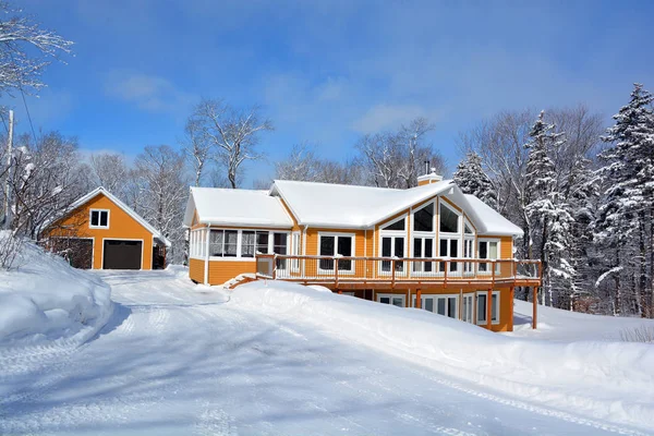 Bromont Quebec Canada 2020 Diseño Típico Casa Canadiense Necesitado Adaptarse — Foto de Stock