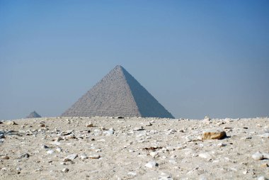 Giza Piramidi ya da Khufu Piramidi olarak da bilinen Büyük Giza Piramidi şu anda Mısır 'ın El Giza kentinde yer alan Giza piramidinin en eski ve en büyük piramididir.