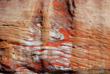 Çölde kızıl kaya 