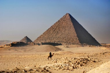 Giza Piramidi ya da Khufu Piramidi olarak da bilinen Büyük Giza Piramidi şu anda Mısır 'ın El Giza kentinde yer alan Giza piramidinin en eski ve en büyük piramididir.