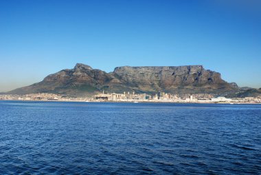 Table Dağı (Afrika: Tafelberg), Güney Afrika 'da Cape Town' a tepeden bakan düz bir dağdır.. 