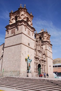 Katedral Basalica San Carlos Borromeo veya Puno Katedrali, Peru 'nun güneydoğusundaki Puno şehrinde yer alan bir Andean Barok katedralidir. Puno Katolik Piskoposluğu 'nun merkezidir..