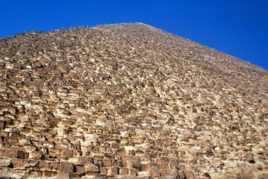 CAIRO EGYPT - 122 10: Büyük Giza Piramidi ya da Khufu Piramidi olarak da bilinen Giza Piramidi, Giza piramidinin en eski ve en büyük piramididir.