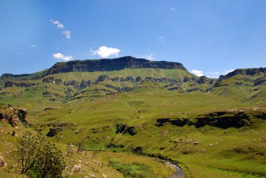 Lesotho, resmi olarak Lesotho Krallığı, Güney Afrika Cumhuriyeti ile çevrili denize kıyısı olmayan bir ülkedir.