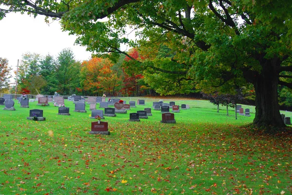 Hřbitov Podzimní Sezóně Bromontu Kanada — Stock fotografie