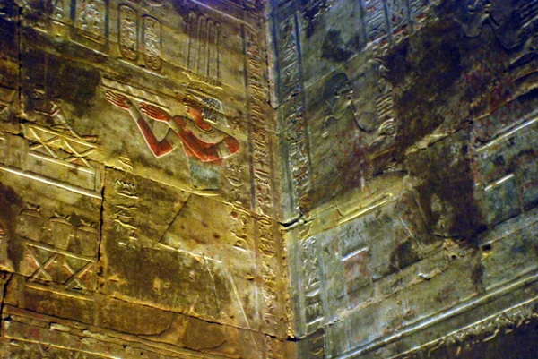 Pared Con Jeroglíficos Templo Egipcio —  Fotos de Stock