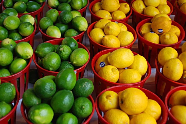 레몬이요 농산물 시장에 유기농 — 스톡 사진