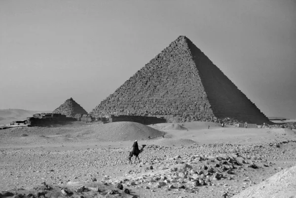 吉萨大金字塔 Great Pyramid Giza 也被称为胡夫金字塔 Pyramid Khufu 或齐布金字塔 Pyramid Cheops — 图库照片