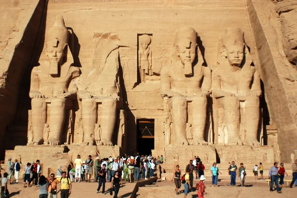 Abu Simbel 2008年11月25日 辛贝尔神庙是埃及南部努比亚阿布 辛贝尔的两座大型岩石寺庙 该建筑群是联合国教科文组织世界遗产 努比亚纪念碑 的一部分 — 图库照片