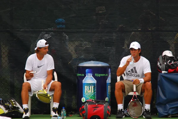 Tenis Oyuncuları Maçtan Sonra Dinleniyor — Stok fotoğraf