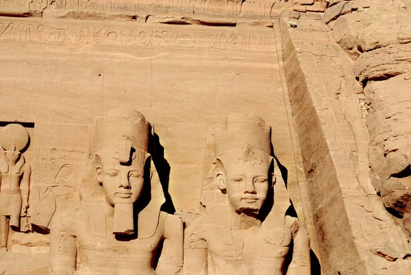 Templos Abu Simbel São Dois Enormes Templos Rochosos Perto Fronteira — Fotografia de Stock