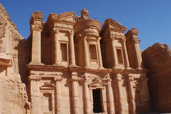 Deir Deir Mosteiro Edifício Monumental Esculpido Rocha Antiga Cidade Jordaniana — Fotografia de Stock