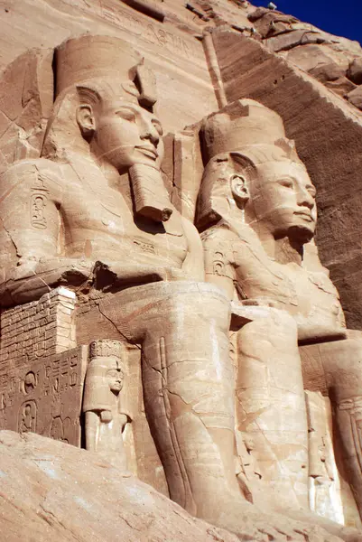 Abu Simbel 2008 Abu Simbel寺院は エジプト南部ヌビアのアブ シンベルにある2つの巨大な岩の寺院です — ストック写真