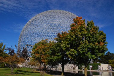 Montreal, Kanada - 25 Ağustos - Biyosfer Montreal 'de çevreye adanmış bir müzedir. Parc Jean-Drapeau 'da, Birleşik Devletler' in eski pavyonunda, 08: 25 Montreal, Kanada