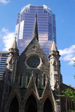 MONTREAL CANADA (17 Nisan: The Tour KPMG veya Place de la Cathedrale), Montreal şehir merkezinde 17 Nisan 2013 tarihinde Montreal Kanada 'da tamamlanan 34 katlı gökdelen.