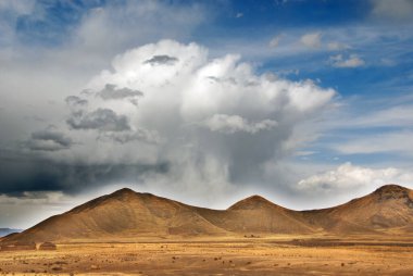 Peru 'nun güneyindeki And Dağları' nın manzarası 