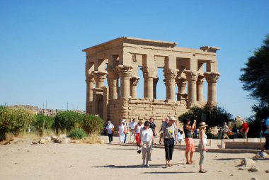 PHILEA TEMPLE, EGYPT - 23 Kasım: Kompleks UNESCO projesi sırasında 23 Kasım 2008 'de Aswan Barajı' nın inşası nedeniyle söküldü ve yakınlardaki Agilkia Adası 'na taşındı.