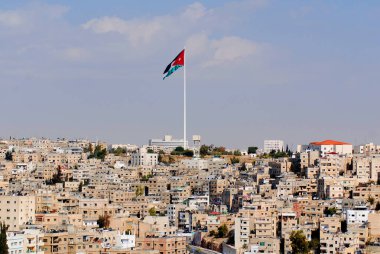 AMMAN JORDAN - 08 27 2009: Amman Ürdün 'ün başkenti ve en büyük şehridir. Ülkenin siyasi kültürel ve ticari merkezidir ve dünyada sürekli olarak en eski yerleşim merkezlerinden biridir.