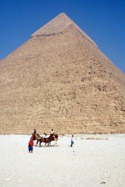 Giza Piramidi ya da Khufu Piramidi olarak da bilinen Büyük Giza Piramidi şu anda Mısır 'ın El Giza kentinde yer alan Giza piramidinin en eski ve en büyük piramididir.
