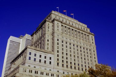 MONTREAL QUEBEC CANADA - 17 Mart 2013 tarihinde Montreal Kanada 'da Sun Life Building 1155 Metcalfe Caddesi' nde bulunan tarihi bir ofis binasıdır..