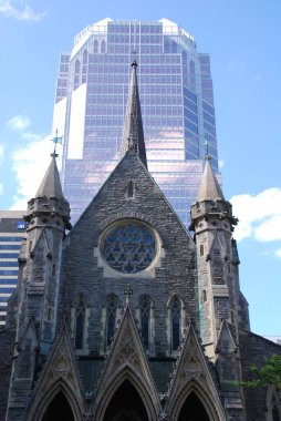 MONTREAL CANADA (17 Nisan: The Tour KPMG veya Place de la Cathedrale), Montreal şehir merkezinde 17 Nisan 2013 tarihinde Montreal Kanada 'da tamamlanan 34 katlı gökdelen.