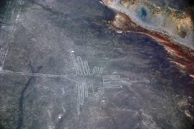 Nazca Çizgileri, Güney Peru 'daki Nazca Çölü' nde bulunan antik geoglifler serisidir. 1994 yılında UNESCO Dünya Mirasları Listesi olarak belirlendi. Yüksek, kurak plato 80 kilometreden fazla (50 metre) uzanıyor.) 