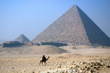 Giza Piramidi ya da Khufu Piramidi olarak da bilinen Büyük Giza Piramidi şu anda Mısır 'ın El Giza kentinde yer alan Giza piramidinin en eski ve en büyük piramididir.