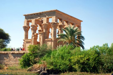 PHILEA TEMPLE, EGYPT - 23 Kasım: Kompleks UNESCO projesi sırasında 23 Kasım 2008 'de Aswan Barajı' nın inşası nedeniyle söküldü ve yakınlardaki Agilkia Adası 'na taşındı.