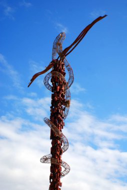 Güneşli bir günde Ürdün 'de Nebo Dağı. Nebo Dağı bugün batı Ürdün 'de 817 metre yükseklikte yer almaktadır..