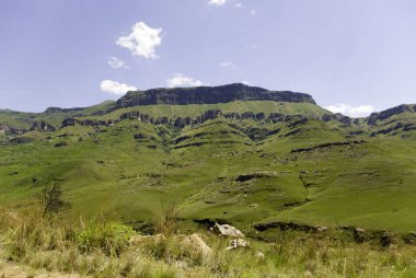 Lesotho, resmi olarak Lesotho Krallığı, Güney Afrika Cumhuriyeti ile çevrili denize kıyısı olmayan bir ülkedir.