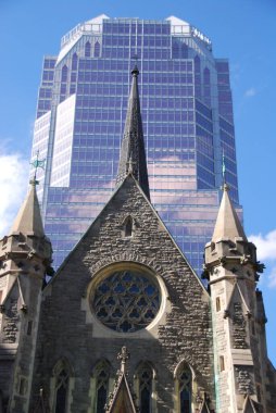 MONTREAL CANADA (17 Nisan: The Tour KPMG veya Place de la Cathedrale), Montreal şehir merkezinde 17 Nisan 2013 tarihinde Montreal Kanada 'da tamamlanan 34 katlı gökdelen.