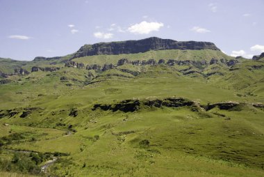 Lesotho, resmi olarak Lesotho Krallığı, Güney Afrika Cumhuriyeti ile çevrili denize kıyısı olmayan bir ülkedir.