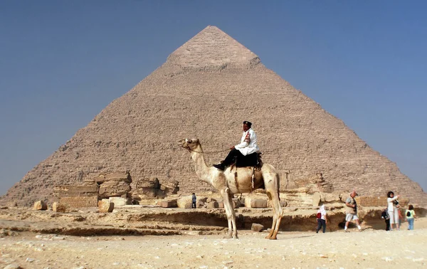 Giza Egypt Üniformalı Turizm Polisi Büyük Giza Piramidi Kufu Veya — Stok fotoğraf