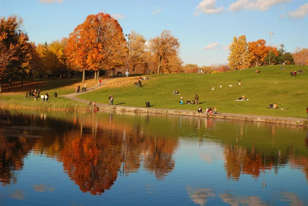 Beau Paysage Automne Avec Lac Bromont Canada — Photo