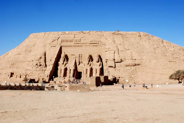 Abu Simbel 2008 Abu Simbel寺院は エジプト南部ヌビアのアブ シンベルにある2つの巨大な岩の寺院です — ストック写真