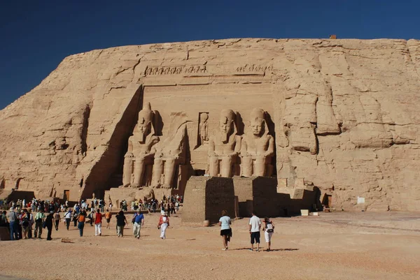 拉姆西斯二世国王的阿布辛贝尔神庙 古埃及法老艺术和建筑的杰作 — 图库照片