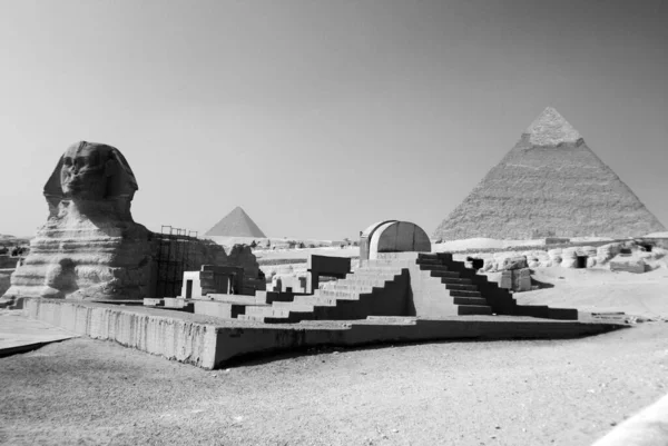 Піраміди Гізи Сфінксом Передньому Плані — стокове фото